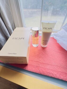 Calvin Klein Escape for Men Lotion & Fragrance Set – Cream & Clear